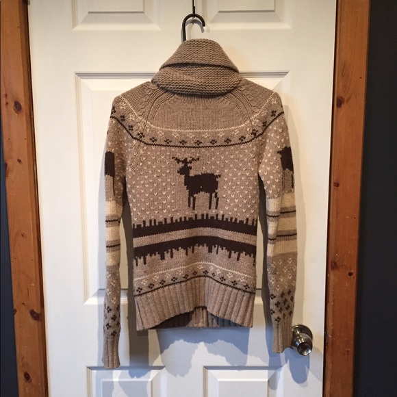 Aritzia TNA Sweater - Picture 2 of 2